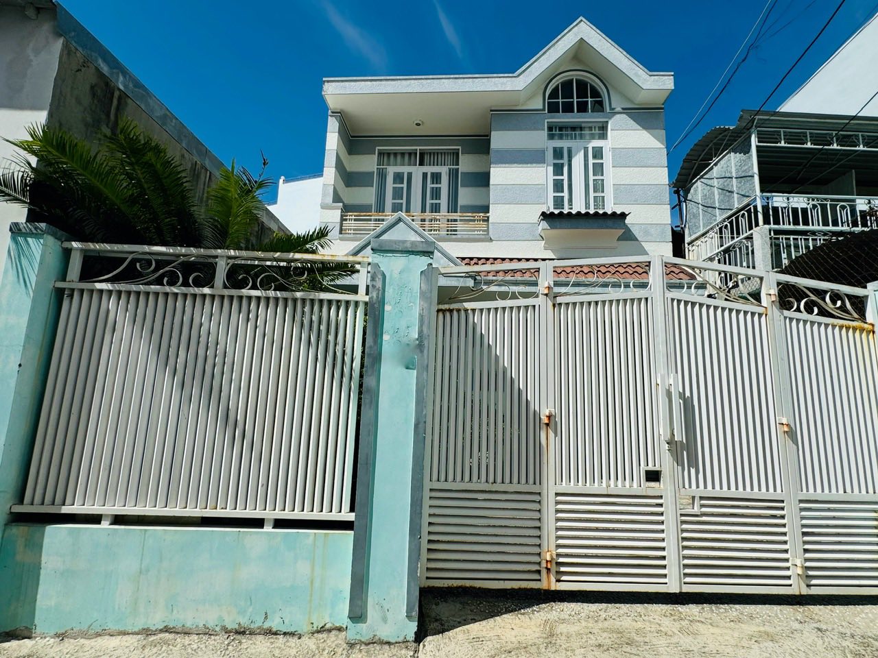 Bán căn nhà hẽm oto Nguyễn Thị Minh Khai, quy ra chỉ có 81.5triệu/m2