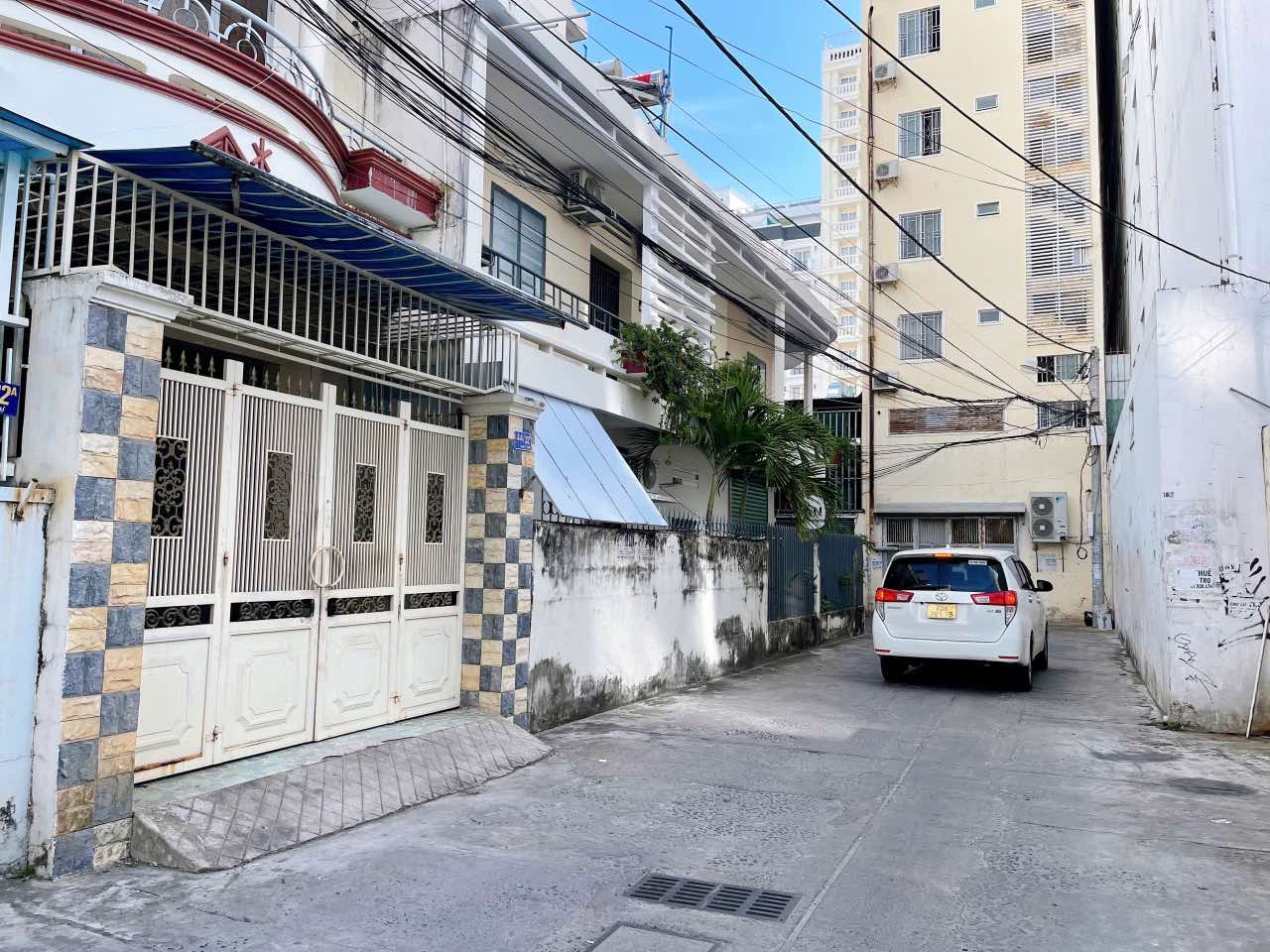 Nhà 3 tầng đường 2 Ô tô tránh nhau, cách biển Trần Phú chỉ vài bước chân