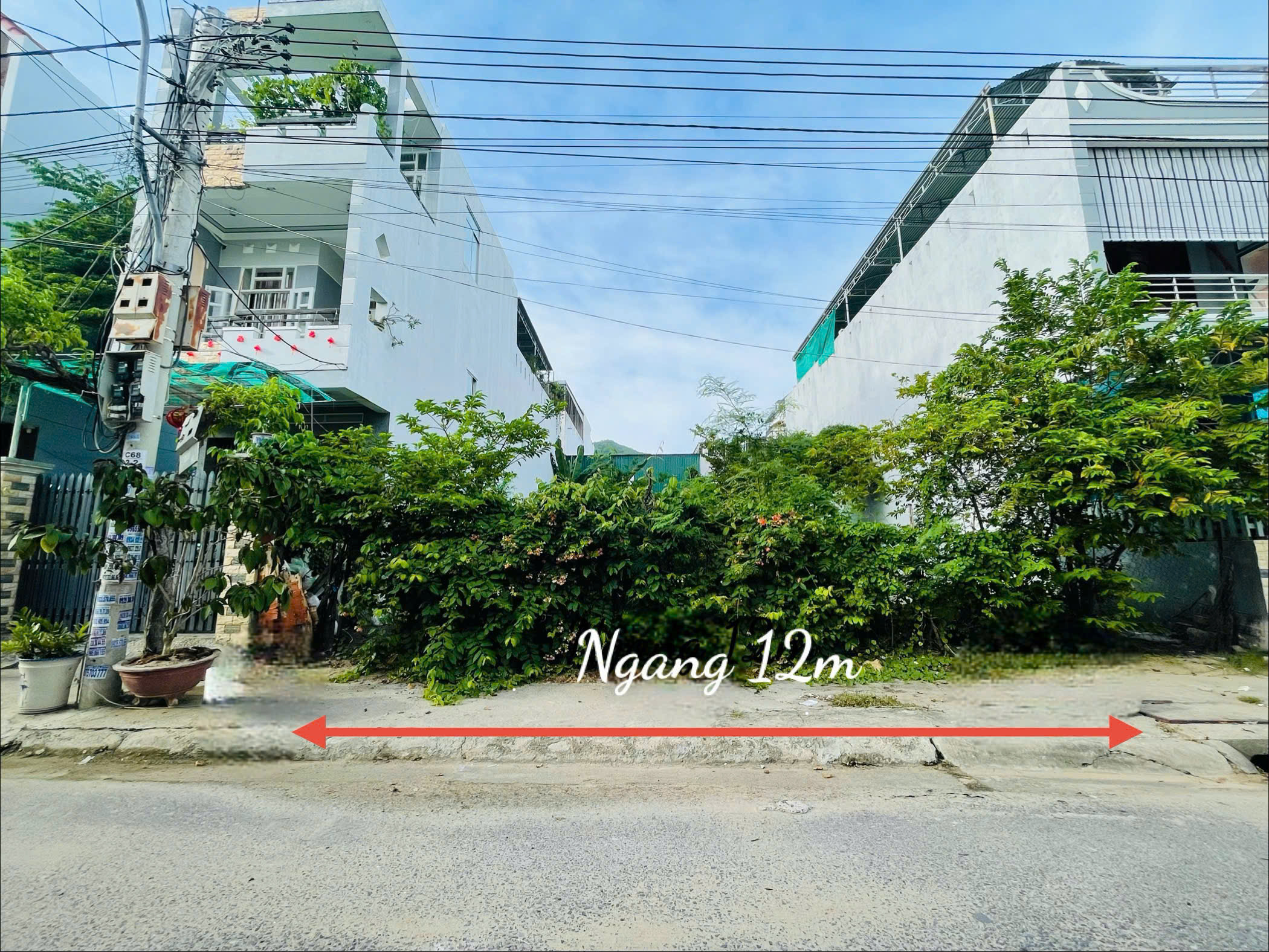 Đất đường mặt  Vũ Hữu gần bến du thuyền. Dt 276m2. Giá 74tr/m2