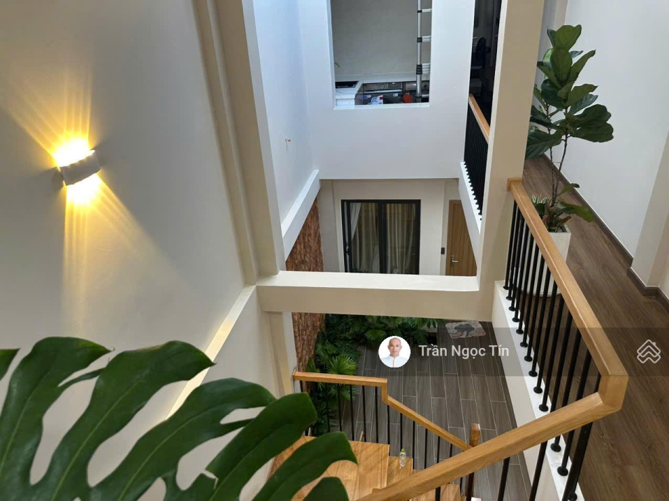 Bán nhà đẹp 2 tầng mặt tiền đường Nguyễn Hữu Huân, Nha Trang - Giá 10,5 Tỷ.