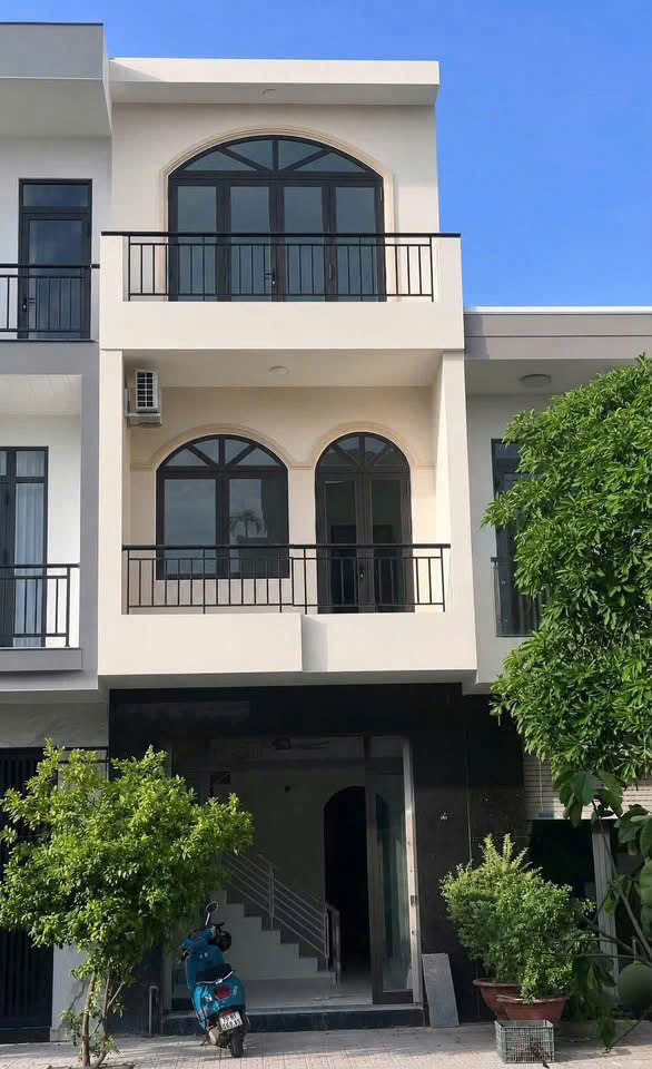LVCC BÁN NHÀ MẶT TIỀN ĐƯỜNG 18A – KHU ĐÔ THỊ HÀ QUANG 2, NHA TRANG. Dt 56m2. Giá 7.6ty