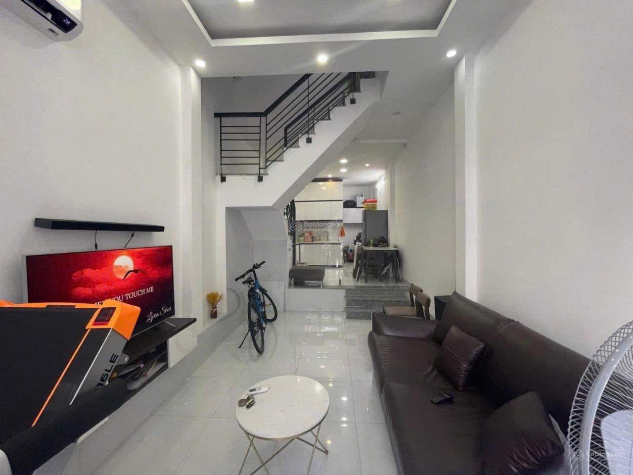 Bán nhà mặt tiền đường Nguyễn Thiện Thuật, Nha Trang