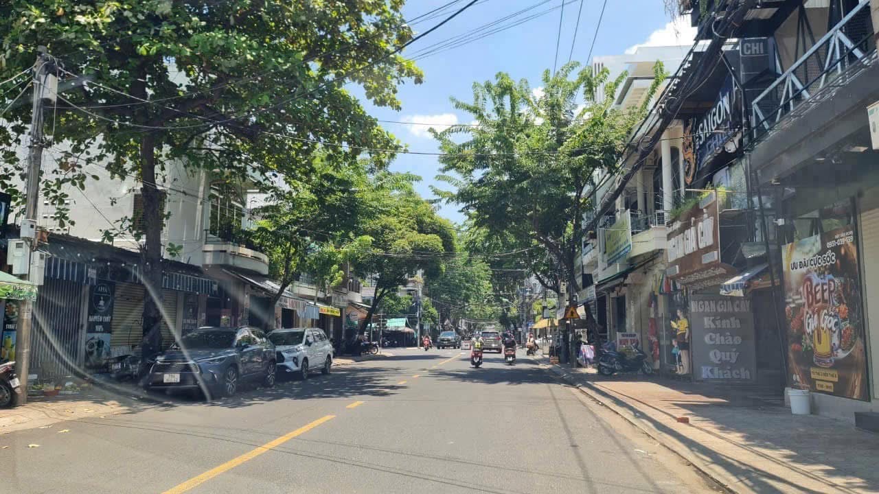 Bán nhà đường Trần Nhật Duật, Nha Trang ngang 6,5 giá rẻ 130tr/m