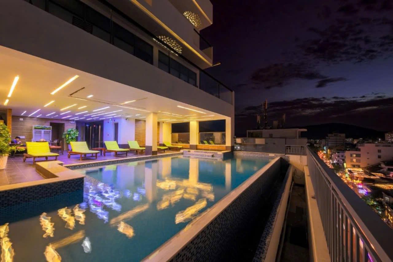 Bán khách sạn 15 tầng đường Nguyễn Thị Minh Khai, Nha Trang, Khánh Hòa.