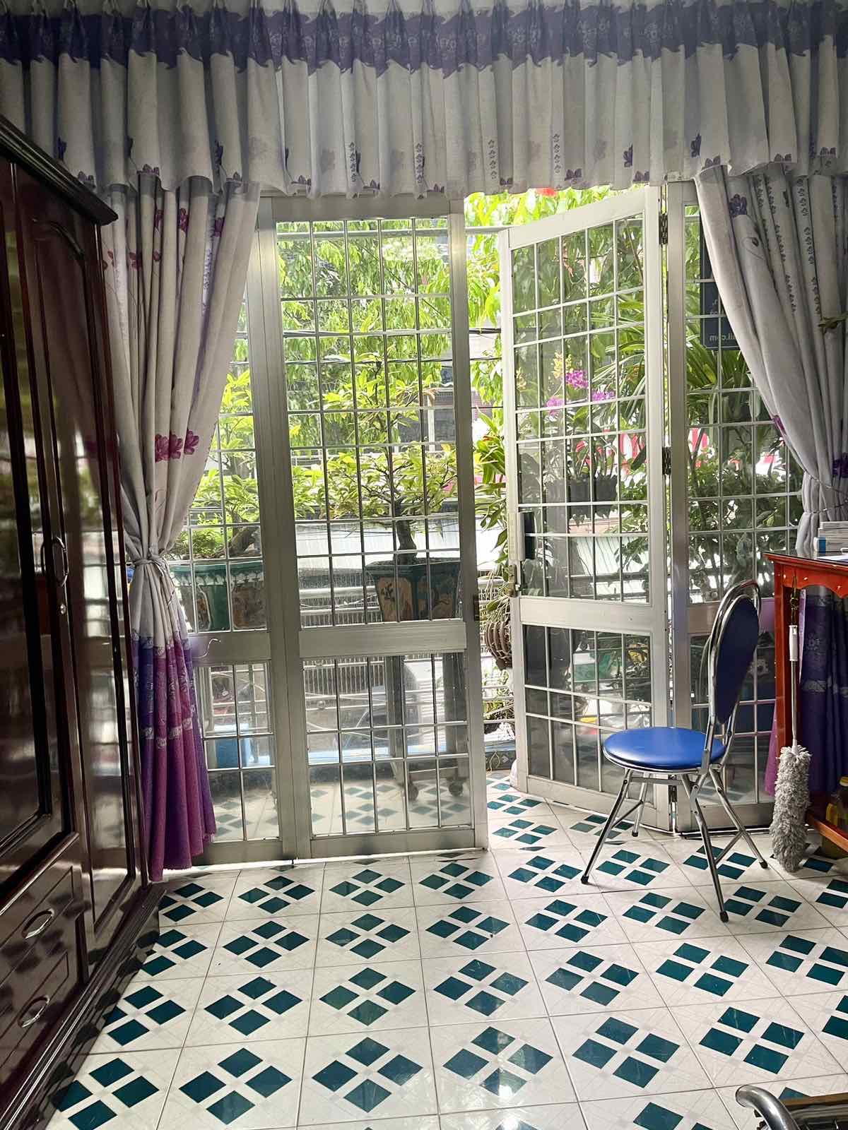 Bán nhà 2 tầng đường Sinh Trung, Vạn Thạnh, Nha Trang