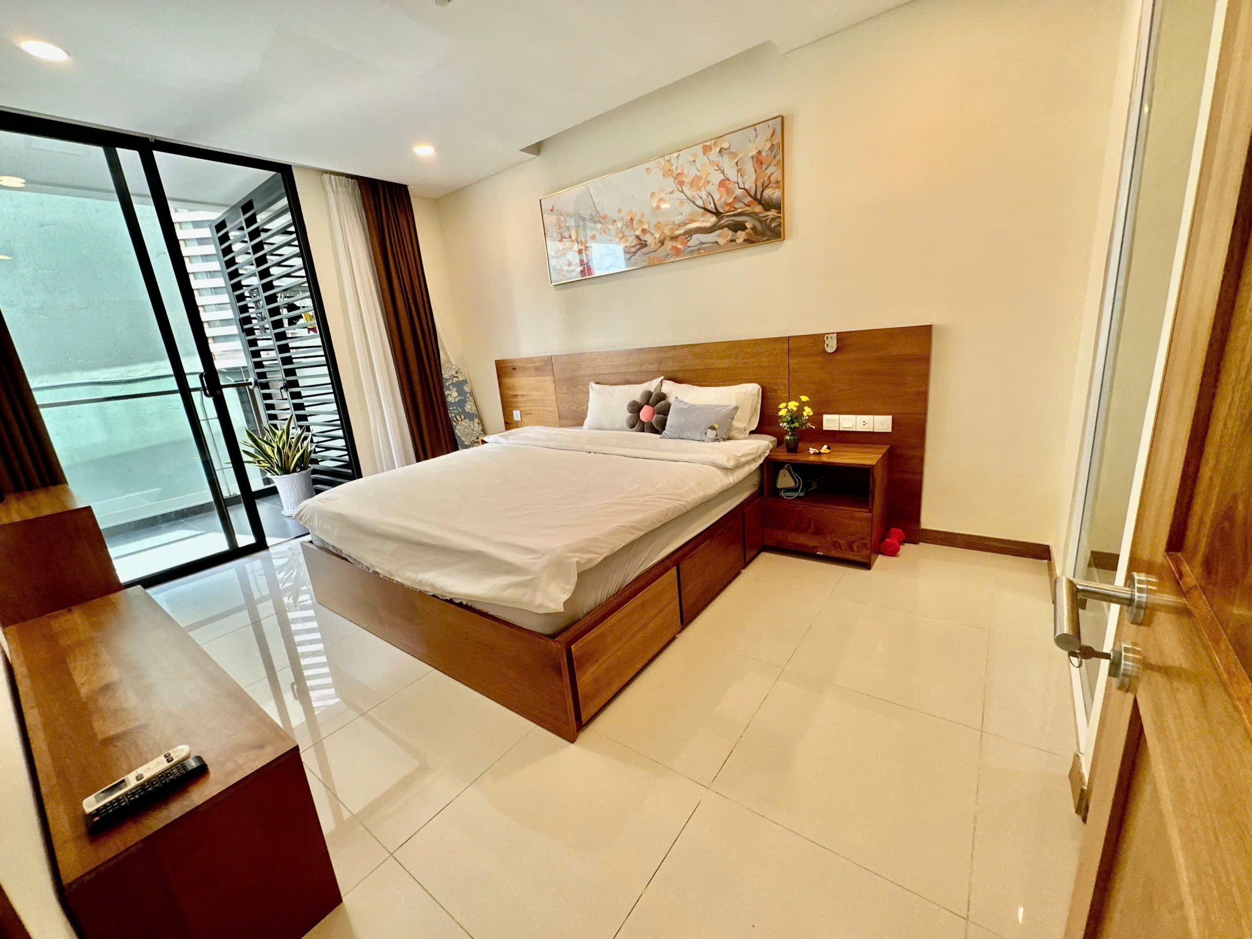 Căn hộ phố tây TTTP Nha Trang, Maple Tôn Đản, full nội thất view TTTP Nha Trang, BAN CÔNG RỘNG THOÁNG sổ hồng lâu dài ở đô thị. Dt 60m2. Giá 4.650ty