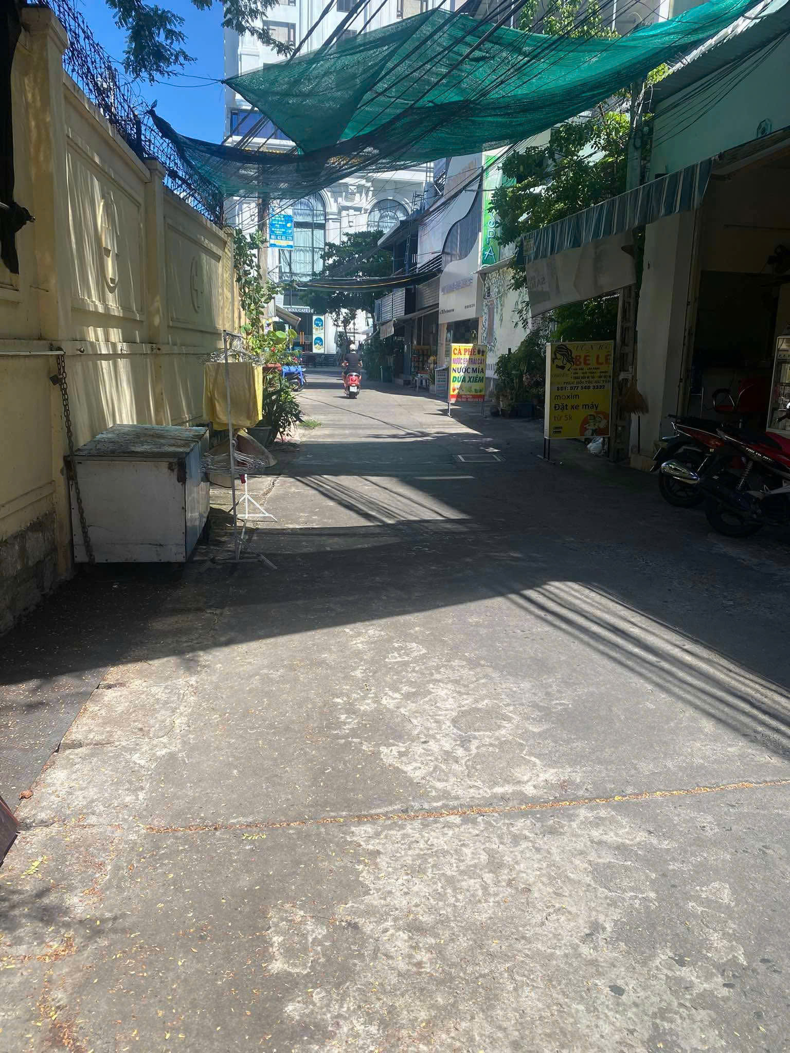 Nhà 3 tầng Tuệ Tĩnh có 2 mặt tiền ; đối diện bệnh viện 87 * Cách biển Trần Phú: 250m. Dt 88.1m2. Giá 16 tỷ