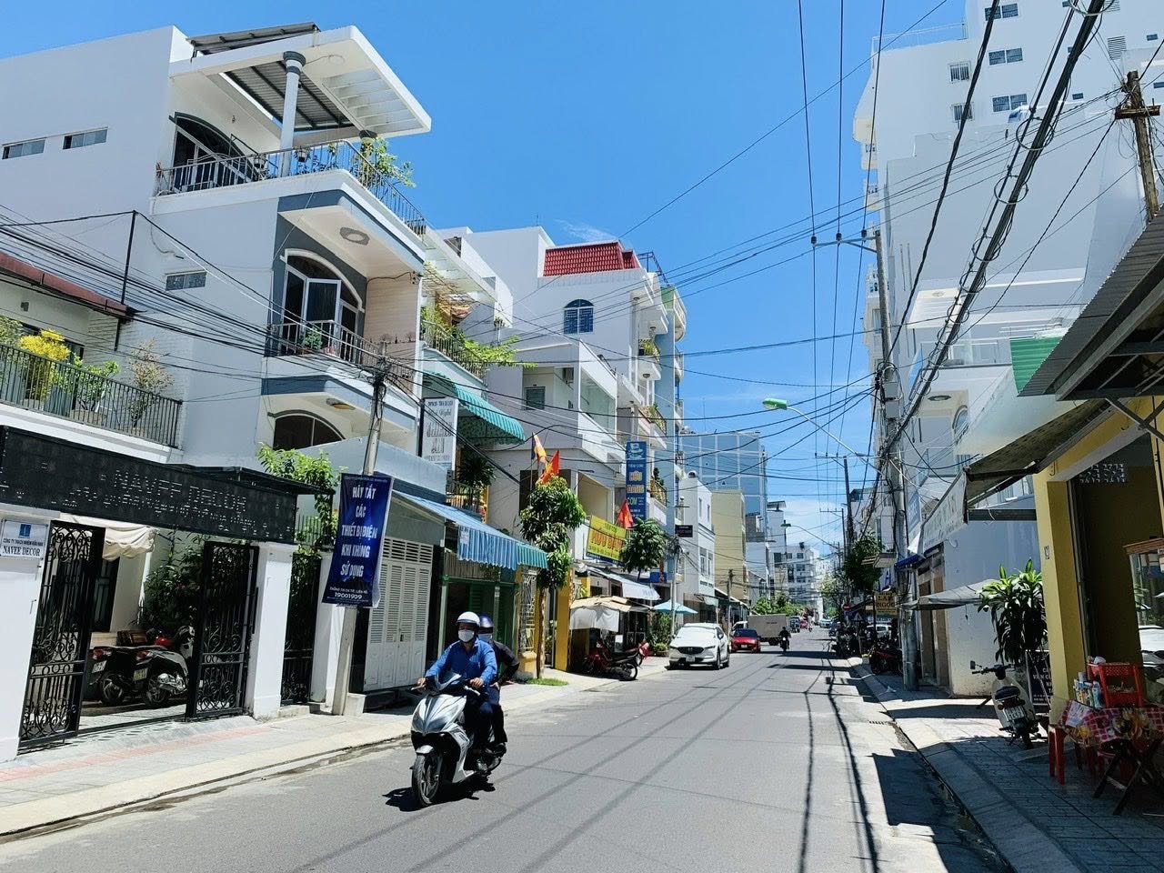 Bán nhà Mặt tiền đường Hoàng Văn Thụ gần ngã tư Đào Duy Từ, cách Biển 650m