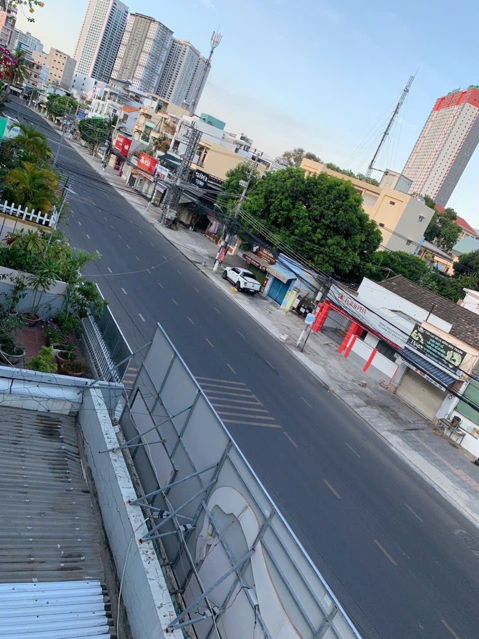 Bán nhà 2 tầng MẶT TIỀN ĐƯỜNG 2/4 gần ngã 3 Tôn Thất Tùng