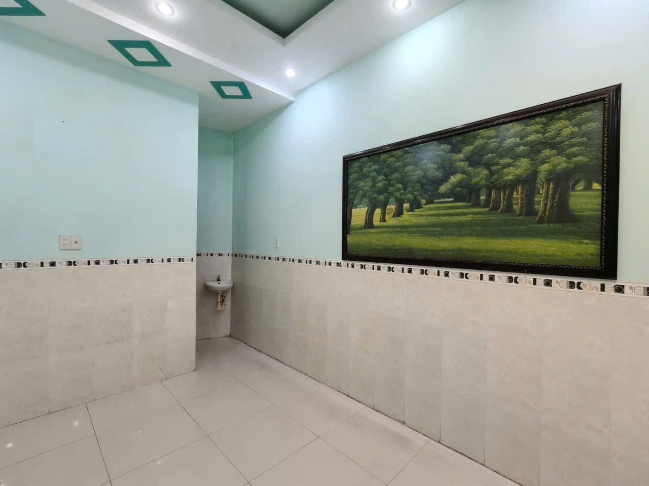 Nhà đường ô tô Đoàn Trần Nghiệp _  đi ra biển Hòn Chồng 450m. Dt 31.1m2. Giá 3.070ty