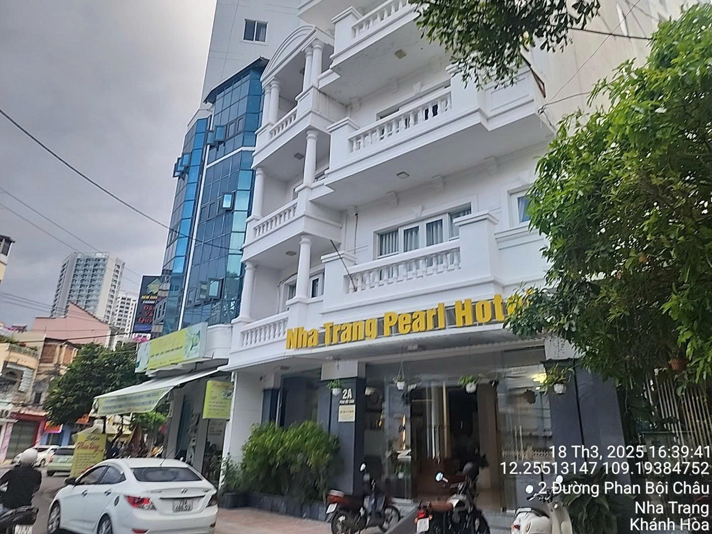 Khách sạn 5 tầng Phan Đình Phùng _ đi ra biển Trần Phú 300m. Dt 300m2. Giá 43ty