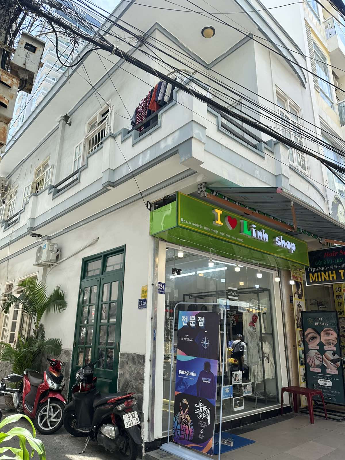 Bán nhà căn góc hẻm Hùng Vương, đối diện chợ đêm, thông ra Nguyễn Thiện Thuật. 