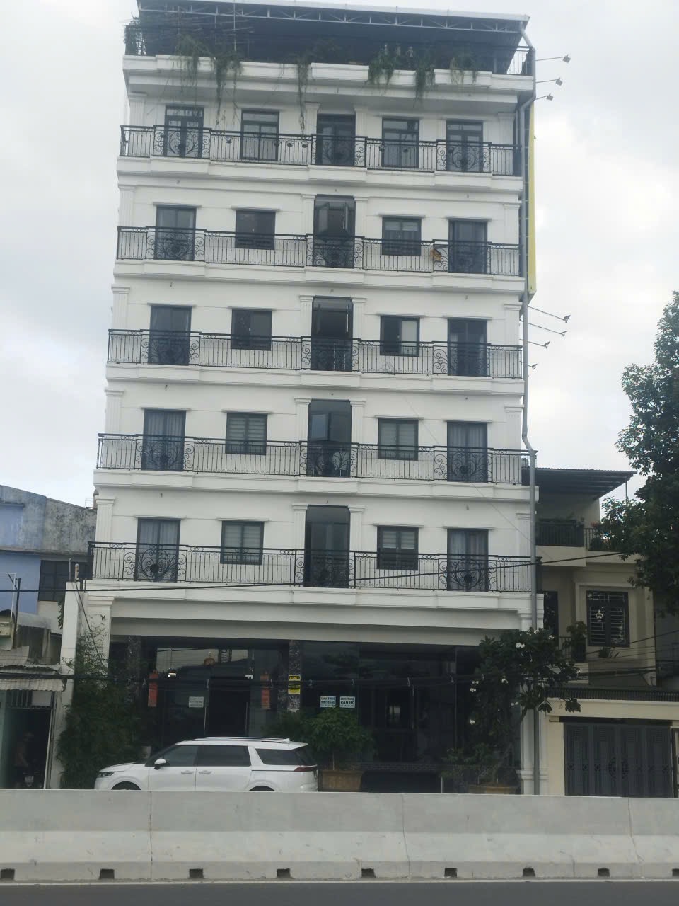 Bán Toà nhà căn hộ mặt tiền đường Nguyễn Tất Thành, Nha Trang (PCCC đầy đủ)