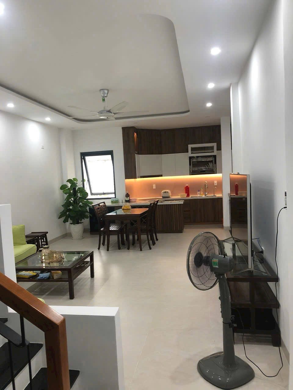 Cần bán nhà 3 tầng mới 100% mặt tiền đường kinh doanh Cửu Long