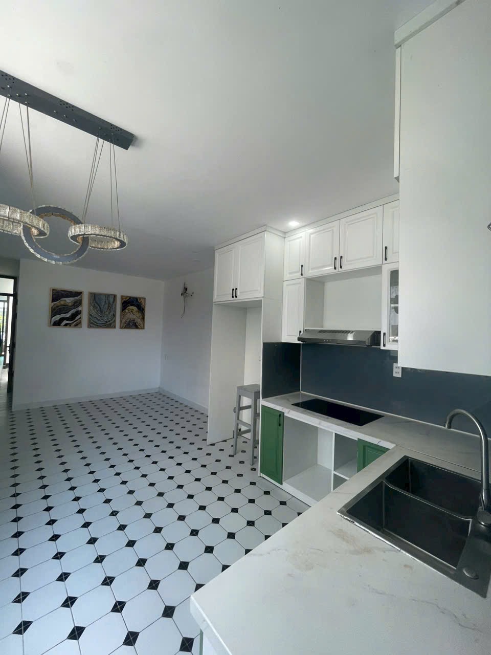 Cần bán nhanh căn nhà 3 tầng, khu Quân Trấn, đường Hùng Vương, Nha Trang