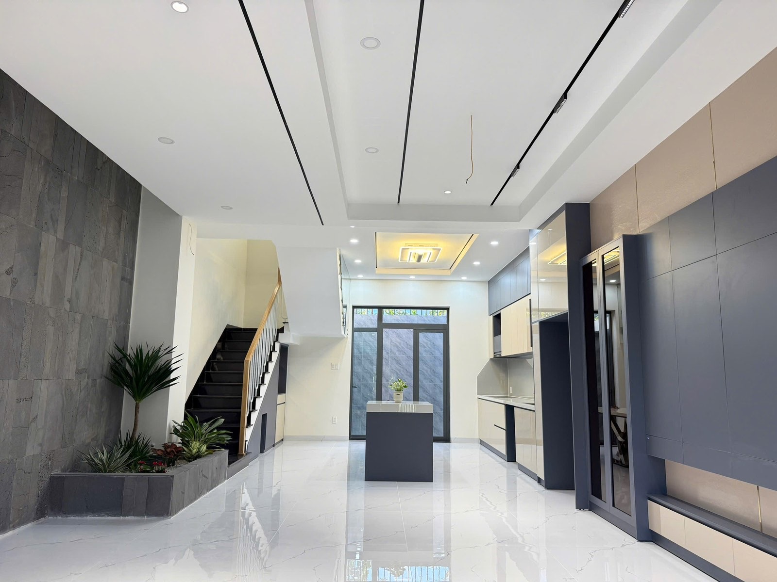 Bán căn nhà 3 tầng mới đẹp KDT Vcn Phước Hải đường Bùi Phùng ( B1 cũ )