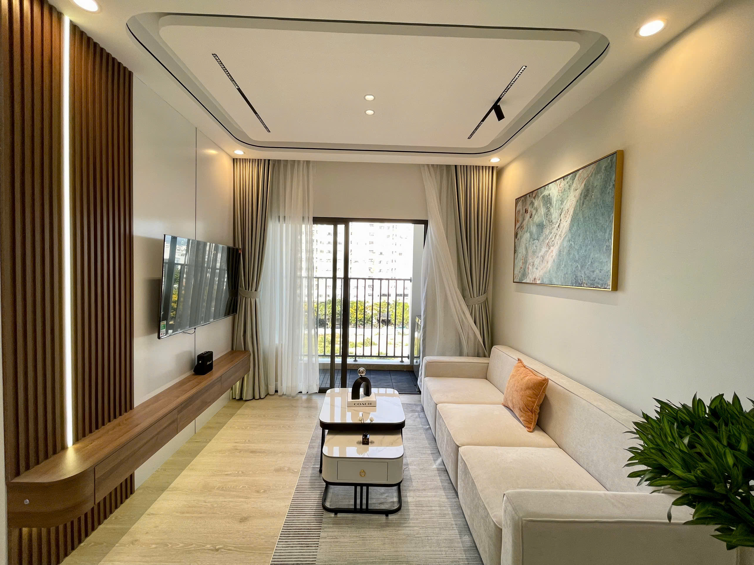Cần bán căn GÓC thương mại TẦNG 6 SSH08- chung cư Hà Quang, sẵn sổ hồng công chứng sang tên trong ngày, toà nhà đối diện khu dự án SunGroup. Dt 62.1m2. Giá 3.4ty