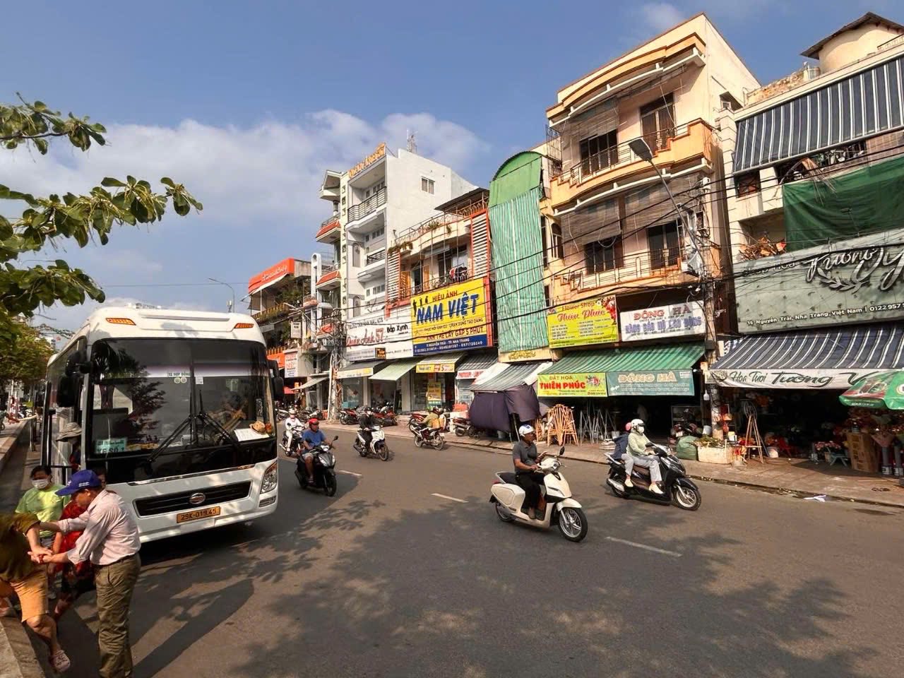 Bán nhà 3 tầng mặt tiền đường Nguyễn Trãi -Phường Tân Tiến-Nha Trang