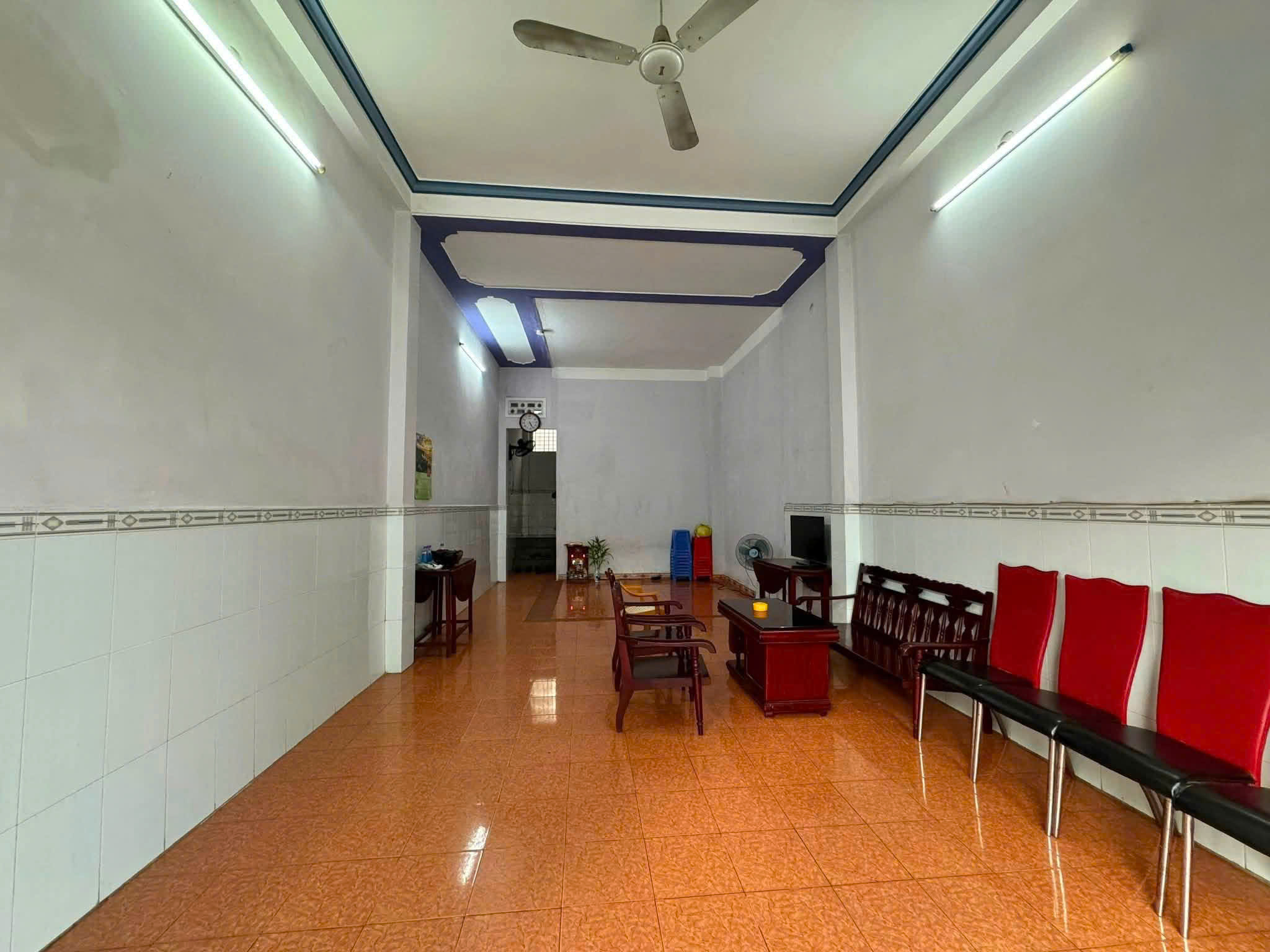  Bán nhà mặt tiền đường Trịnh Phong, Phường Nha Trang. Ngay trung tâm khu bàn cờ, cách Quảng Trường 2/4, Tháp Trầm Hương chỉ 800m. Dt 50.5m2. Giá 10.5ty