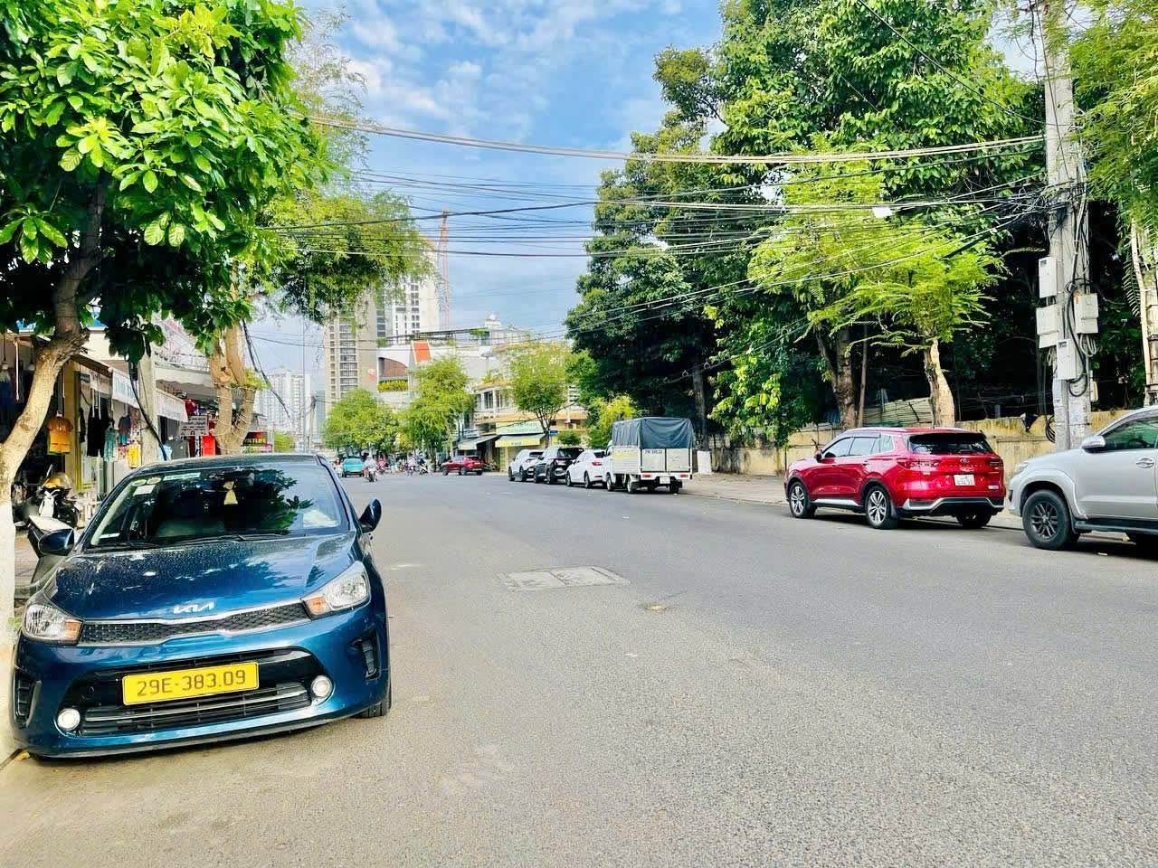 Bán khách sạn mặt đường Lý Nam Đế, Phước Long, Nha Trang 210m2 30 tỷ