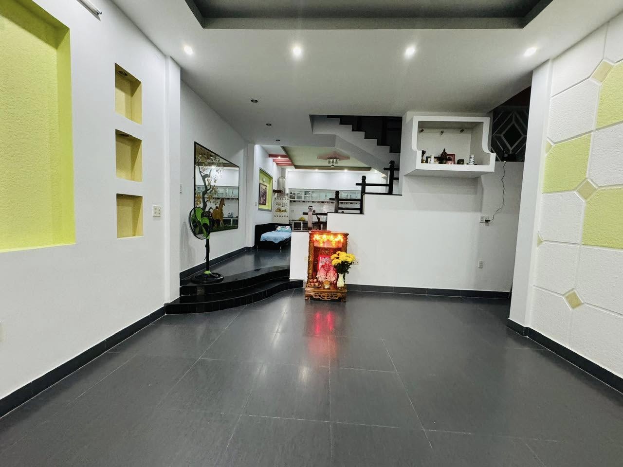 Cho thuê nhà 3 tầng đường Lam Sơn, thành phố Nha Trang