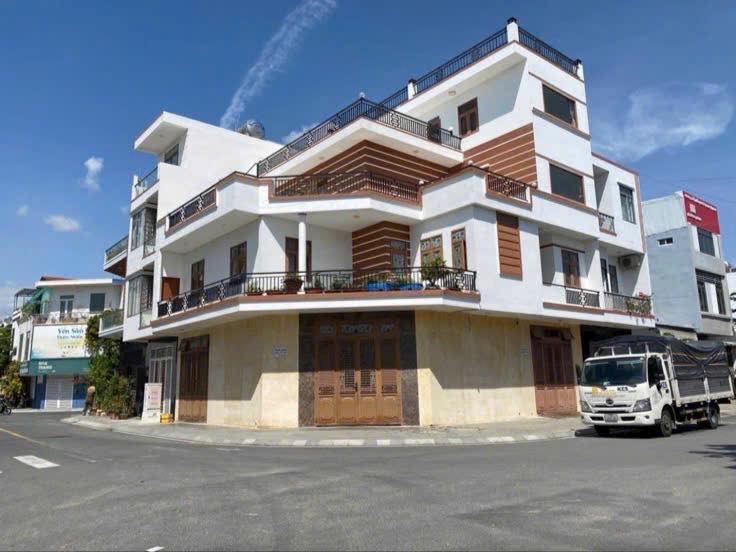 Bán nhà 4 tầng góc 2 mặt tiền TĐC VCN Phước Long 2, Nha Trang