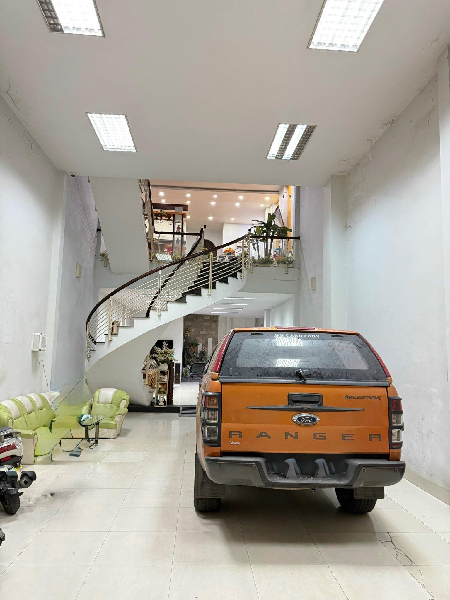 Bán nhà 3 tầng mặt tiền đường Lê Hồng Phong, Nha Trang ngang 6m