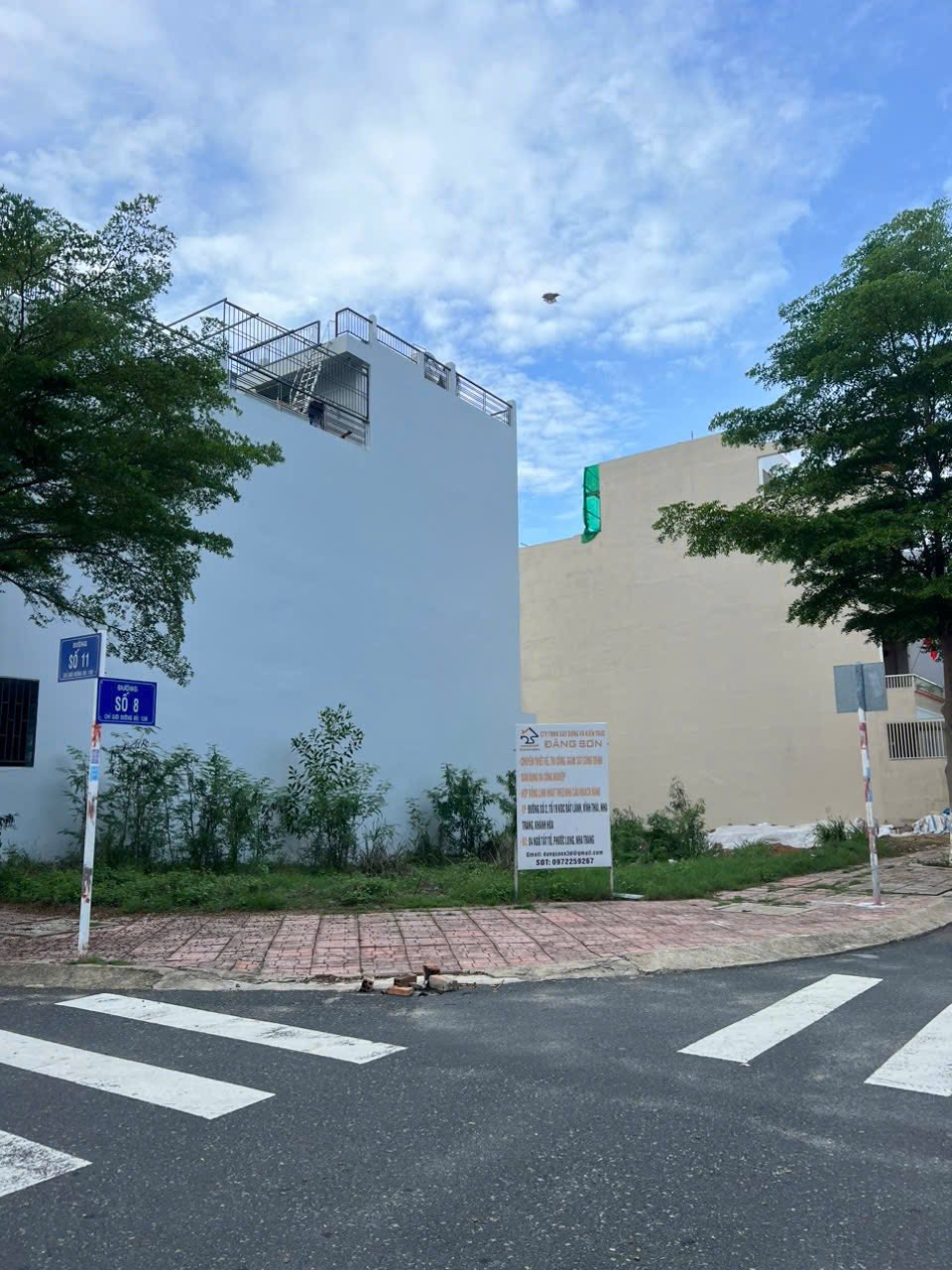 Bán nhanh lô góc Mipeco Nha Trang kđt gần biển có sổ hồng giá rẻ chỉ 77tr/m2