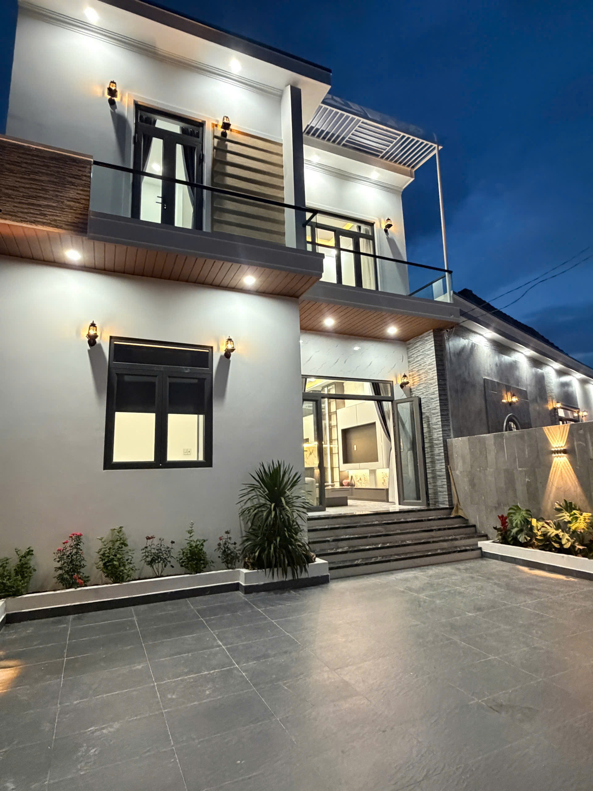 Bán căn nhà mặt đường Cây Duối , xã Diên Khánh. Dt 96.8m2. Giá 2.950 Tỷ