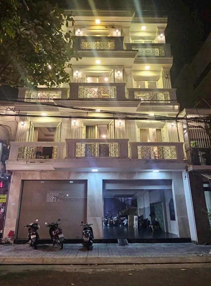 Bán nhà 2 mặt tiền đường Hoàng Văn Thụ, Nha Trang