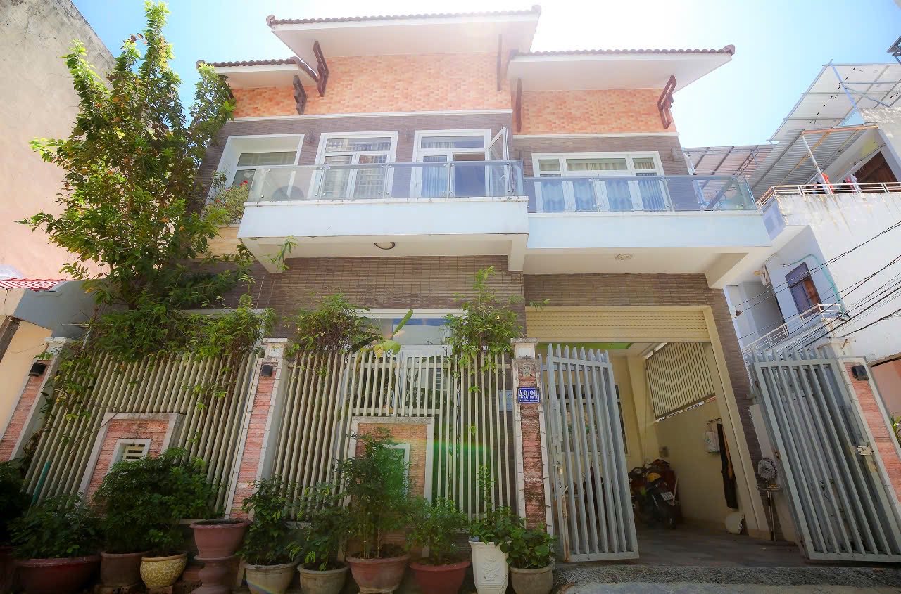 Cho thuê nhà hẻm ô tô đường Lê Hồng Phong, Nha Trang