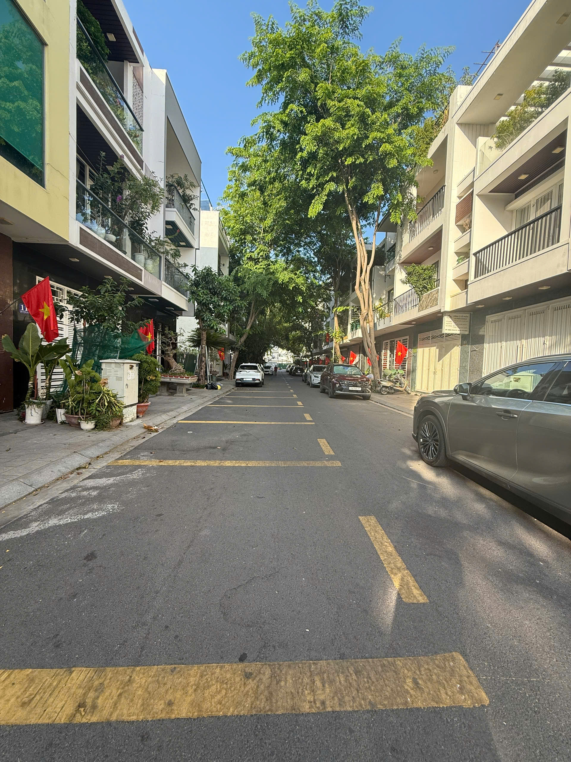  NHÀ ĐẸP KHU ĐÔ THỊ VCN PHƯỚC HẢI - NAM NHA TRANG. Dt 100m2. Giá 16 Tỷ