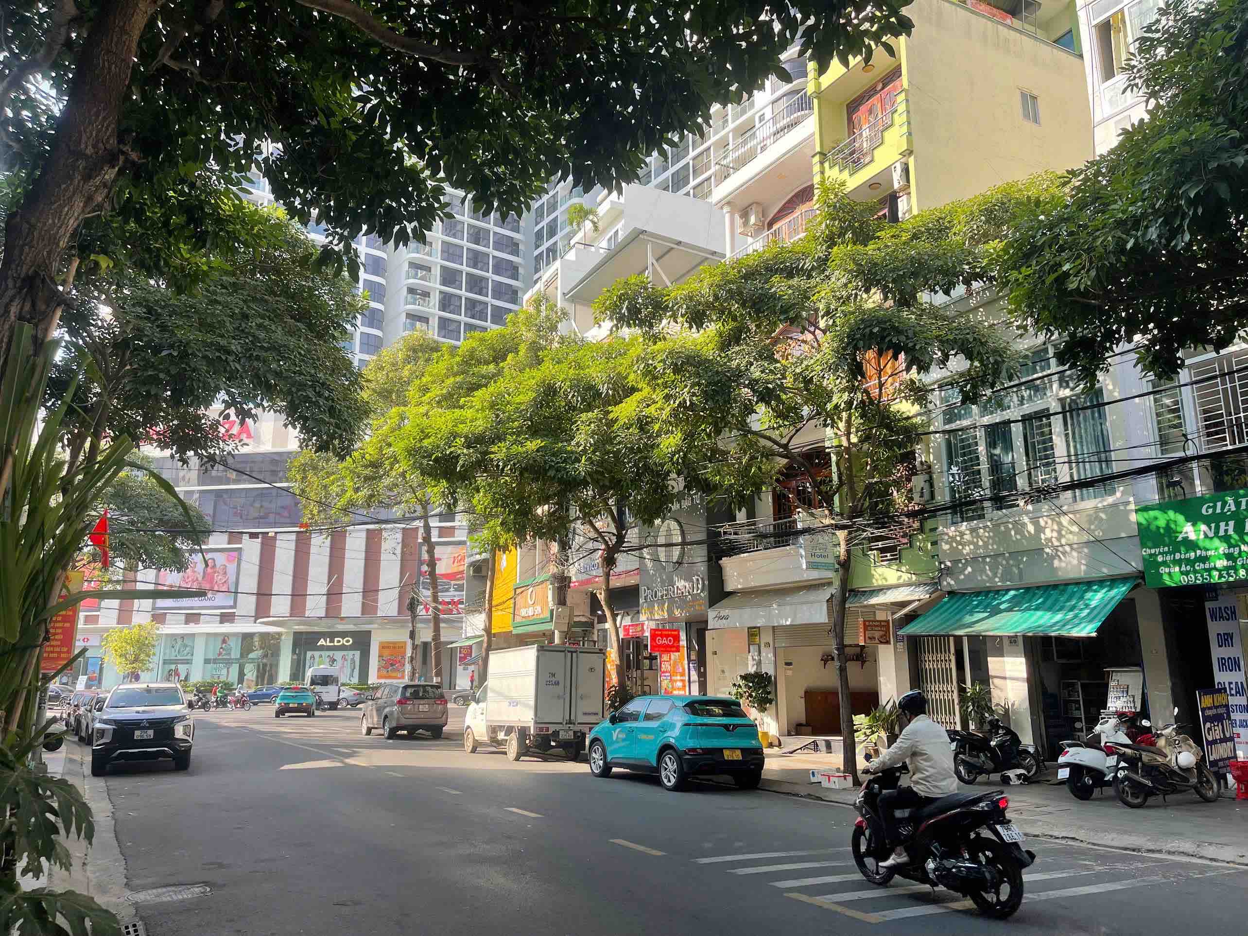 Bán nhà mặt tiền đường Hoàng Hoa Thám, Nha Trang, gần Vincom