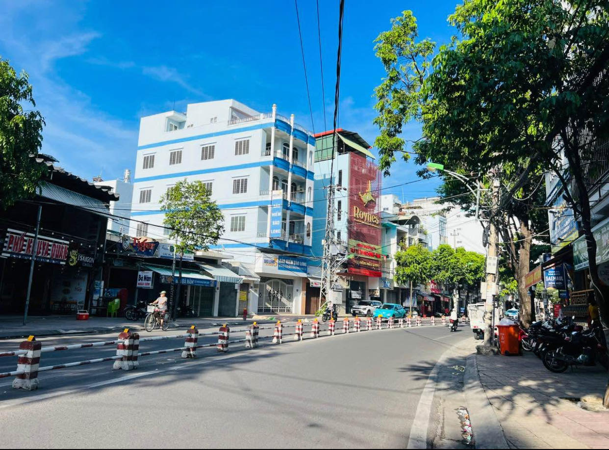 Bán nhà lô góc đường Nguyễn Thị Minh Khai, Nha Trang ngang 9,3m