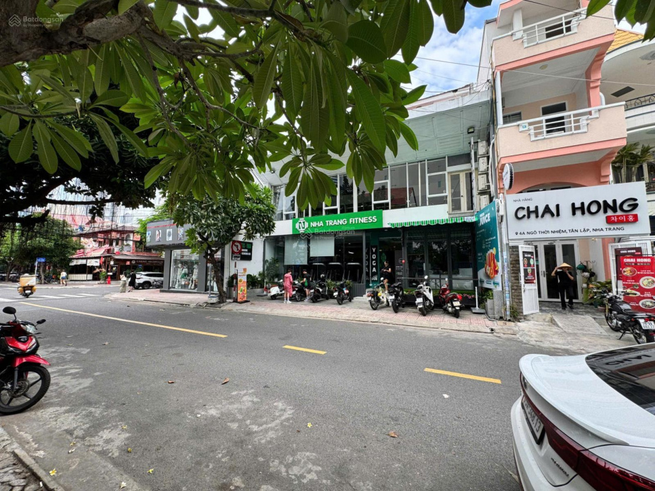 Bán nhà đẹp 3 tầng đường Ngô Thời Nhiệm, Nha Trang, vị trí đẹp.