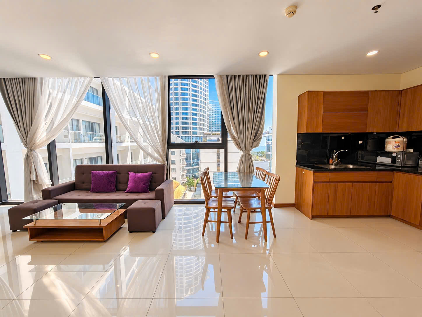 Góc 2 mặt thoáng Căn hộ bốn sao phố Tây Nha Trang, Maple Tôn Đản _ VIEW BIỂN TRẦN PHÚ. DT 60.9m2. Giá 4.2ty