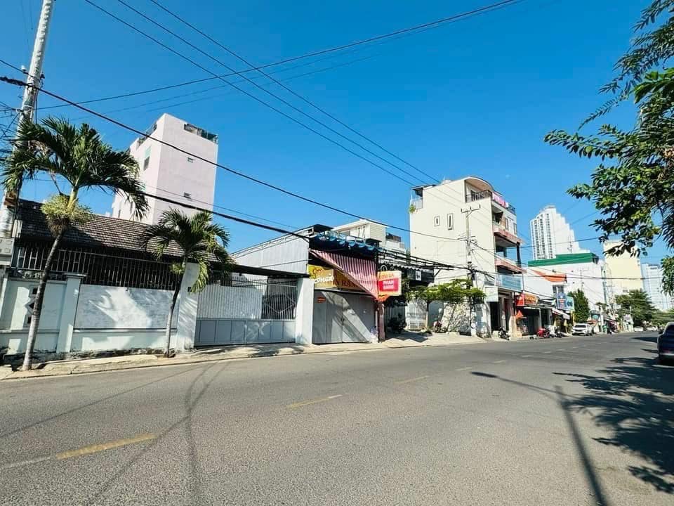 Bán nhà mặt tiền đường Củ Chi, Vĩnh Hải, Nha Trang ngang 10m