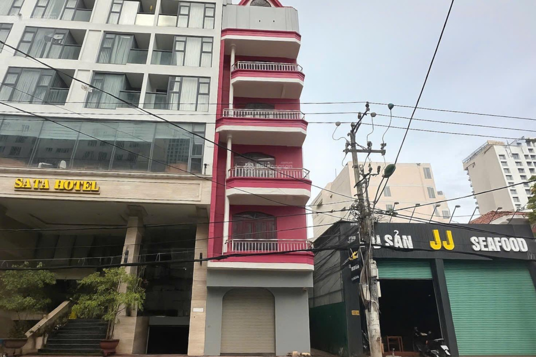 Bán nhà 3 mặt tiền đường Nguyễn Thiện Thuật, khu phố tây sầm uất Nha Trang, giá 45 tỷ.