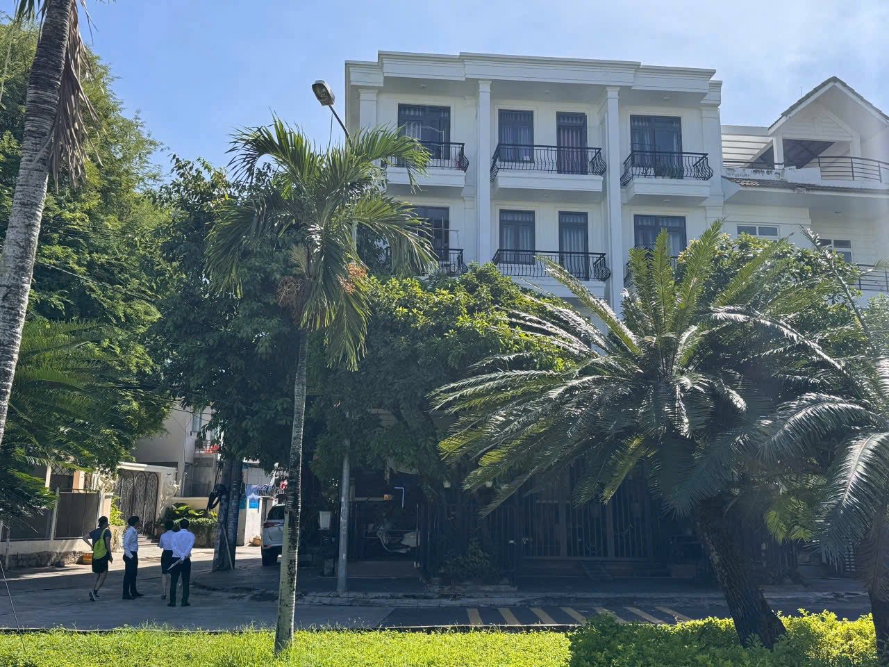 BÁN TÒA CĂN HỘ 18 PHÒNG – 2 MẶT TIỀN – KĐT VĨNH ĐIỀM TRUNG, NHA TRANG