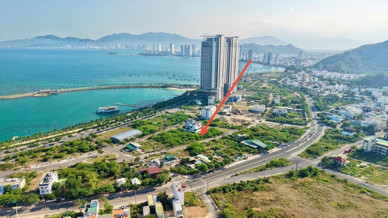 CẦN BÁN GẤP – LÔ BIỆT THỰ BIỂN VĨNH HOÀ SÁT BẾN DU THUYỀN