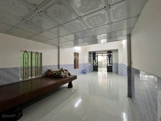 Nhà Nguyễn Xiển _ gần trường Trung Cấp Kỹ Thuật Miền Trung * Cách biển Hòn Chồng: 3,5 km. Dt 350m2. Giá 6.5ty