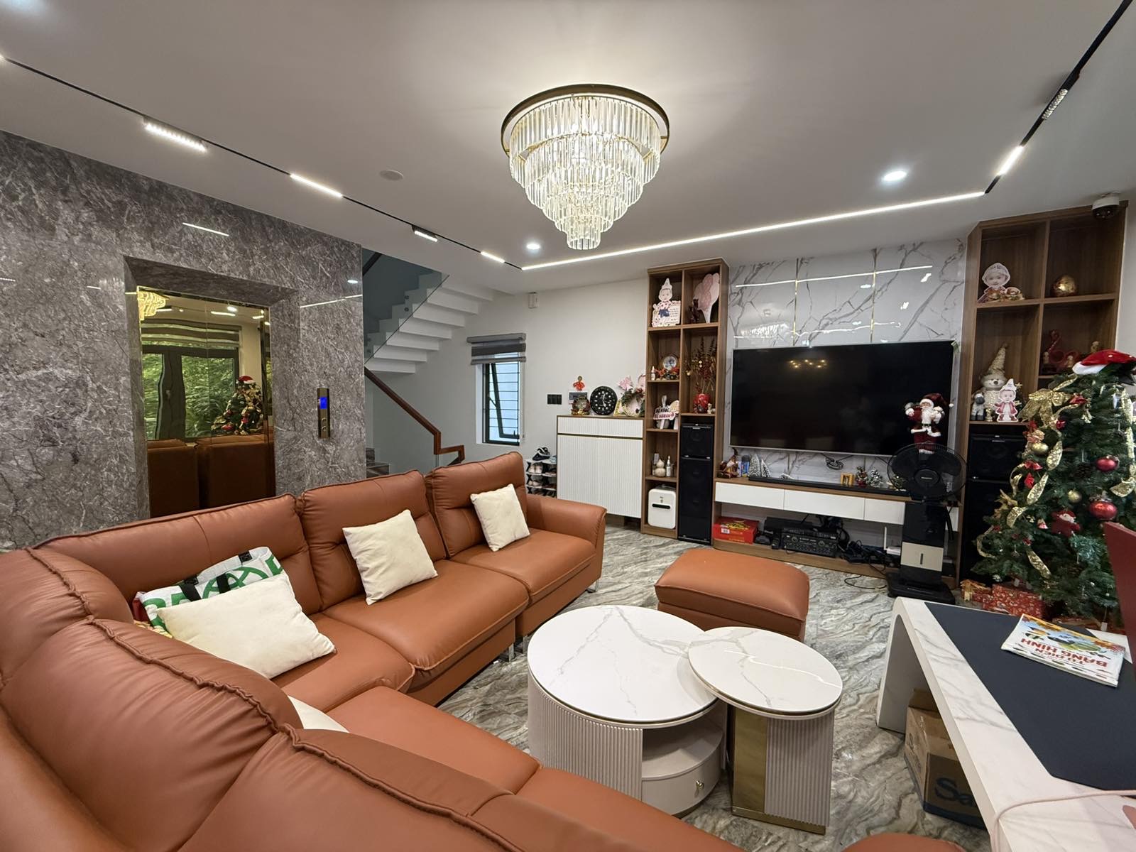 Bán nhà căn góc 4 tầng KDT Hà Quang 2, Nha Trang, có thang máy