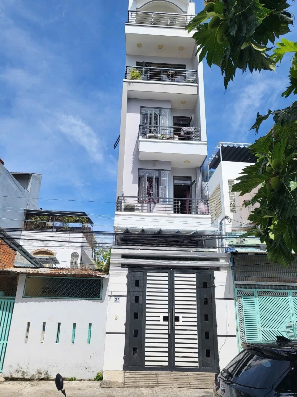 Bán nhà đẹp 5 tầng mặt tiền đường Hoàn Kiếm, Nha Trang