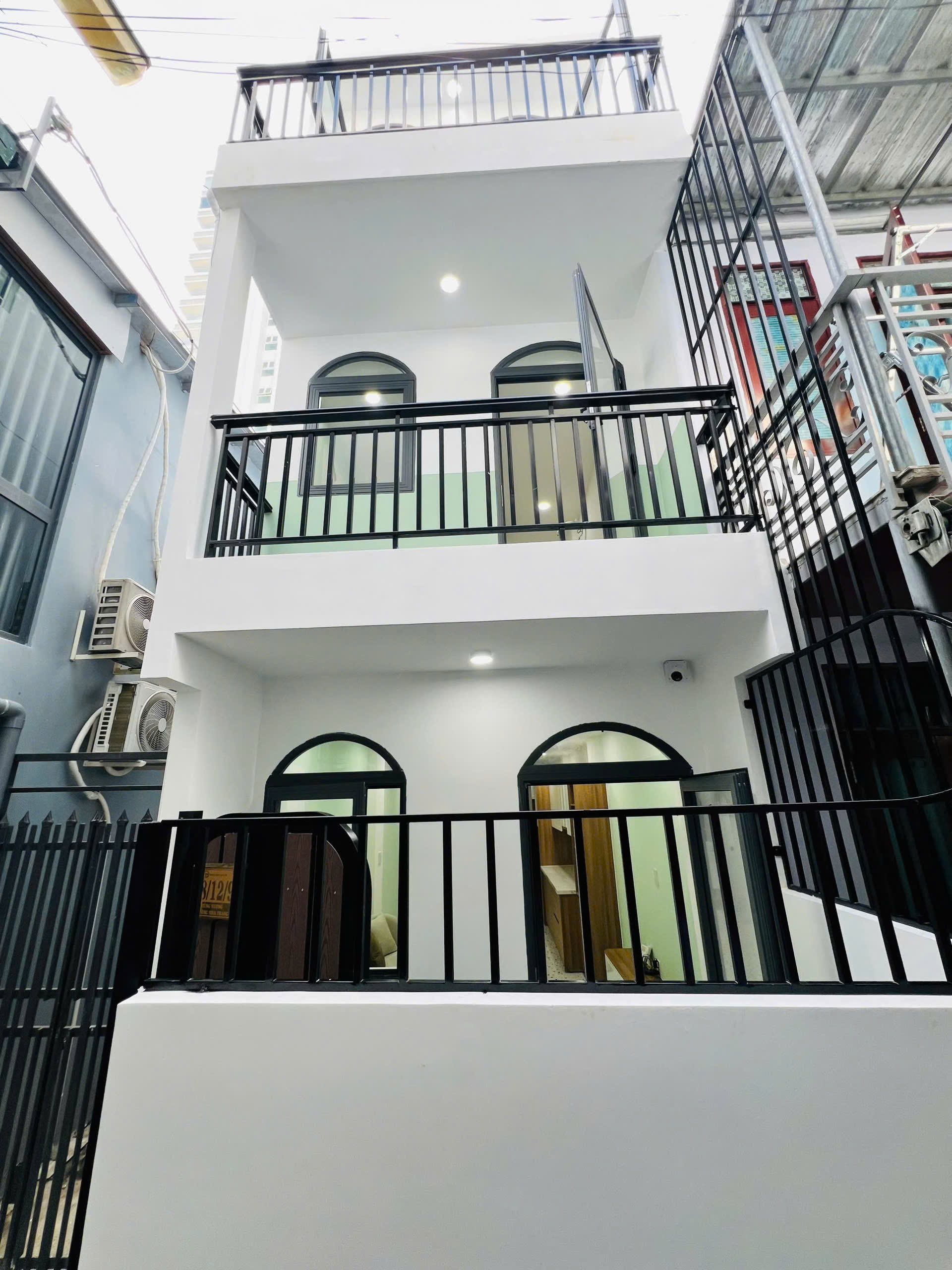 Nhà 2 tầng NEW, hẻm Hùng Vương, cách biển Trần Phú: 300m. Dt 33.8m2. Giá 4.850ty