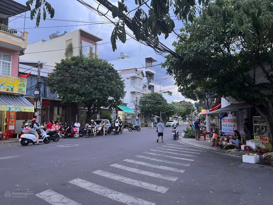 Bán căn nhà góc đường Phùng Hưng và Đinh liệt, có thu nhập ổn định