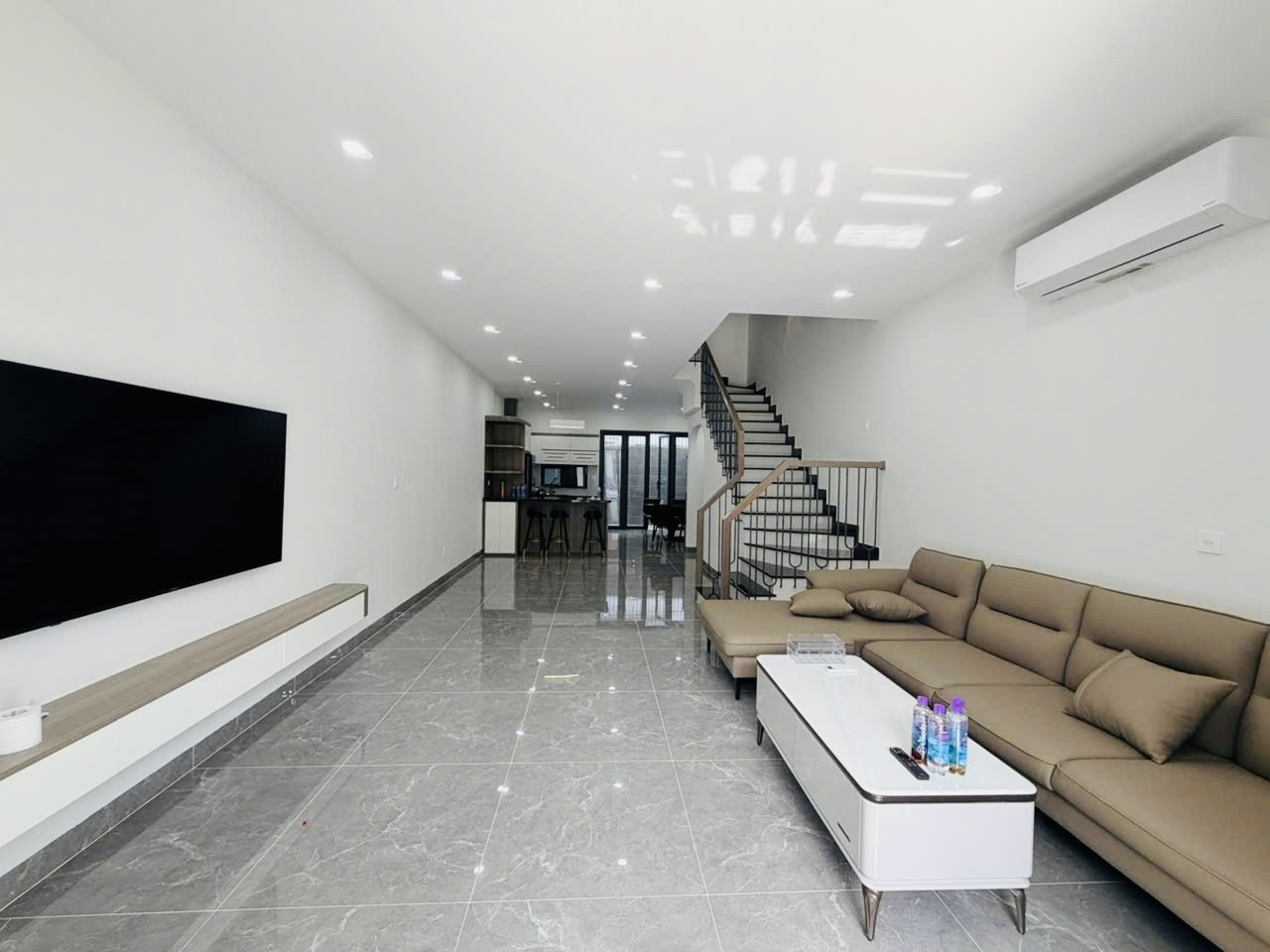 Bán căn Gói 8 Mỹ Gia mới, full nội thất đang cho thuê 25 tr/tháng