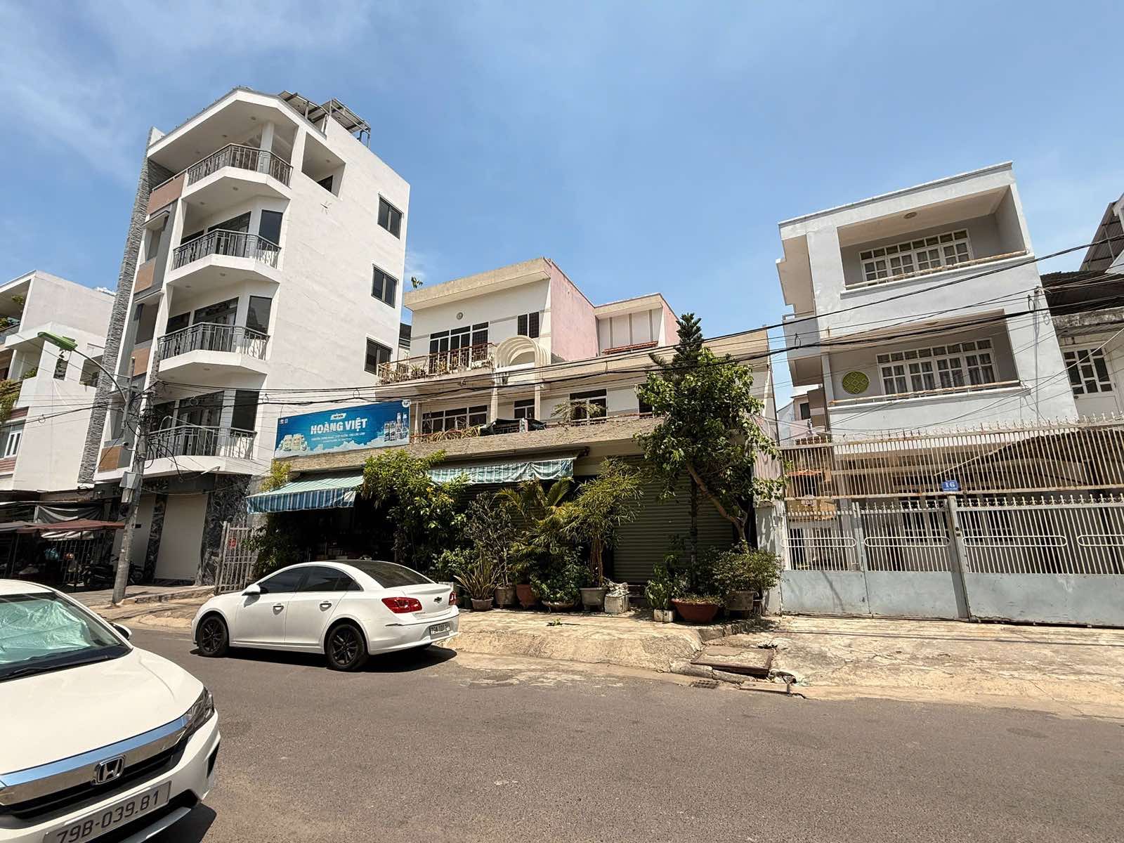 Bán nhà 3 tầng mặt đường Đoàn Thị Điểm ngang 14m, tp Nha Trang