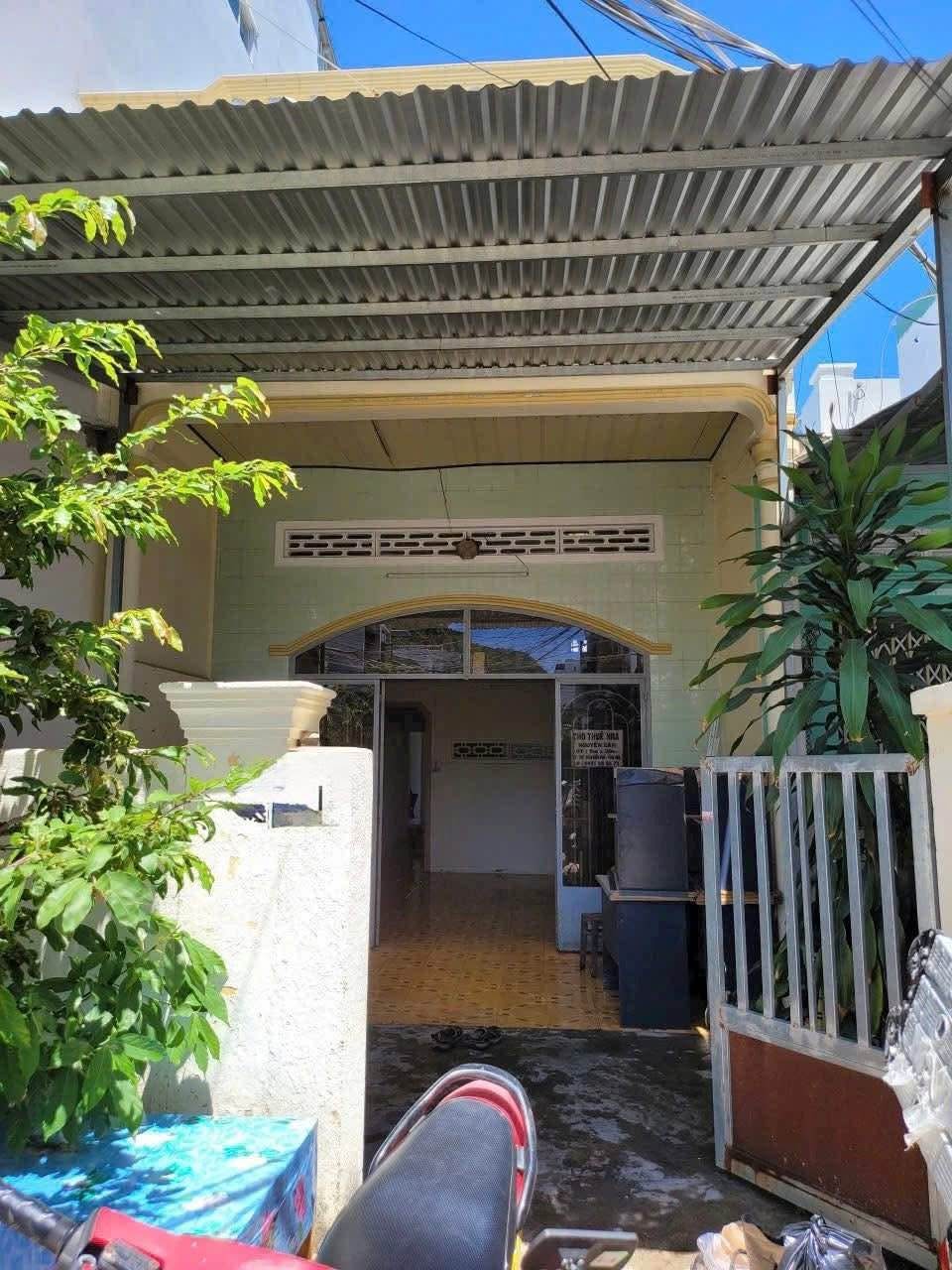 Bán Nhà cũ Mặt tiền Đường Việt Bắc, Nha Trang, cách Biển 300m