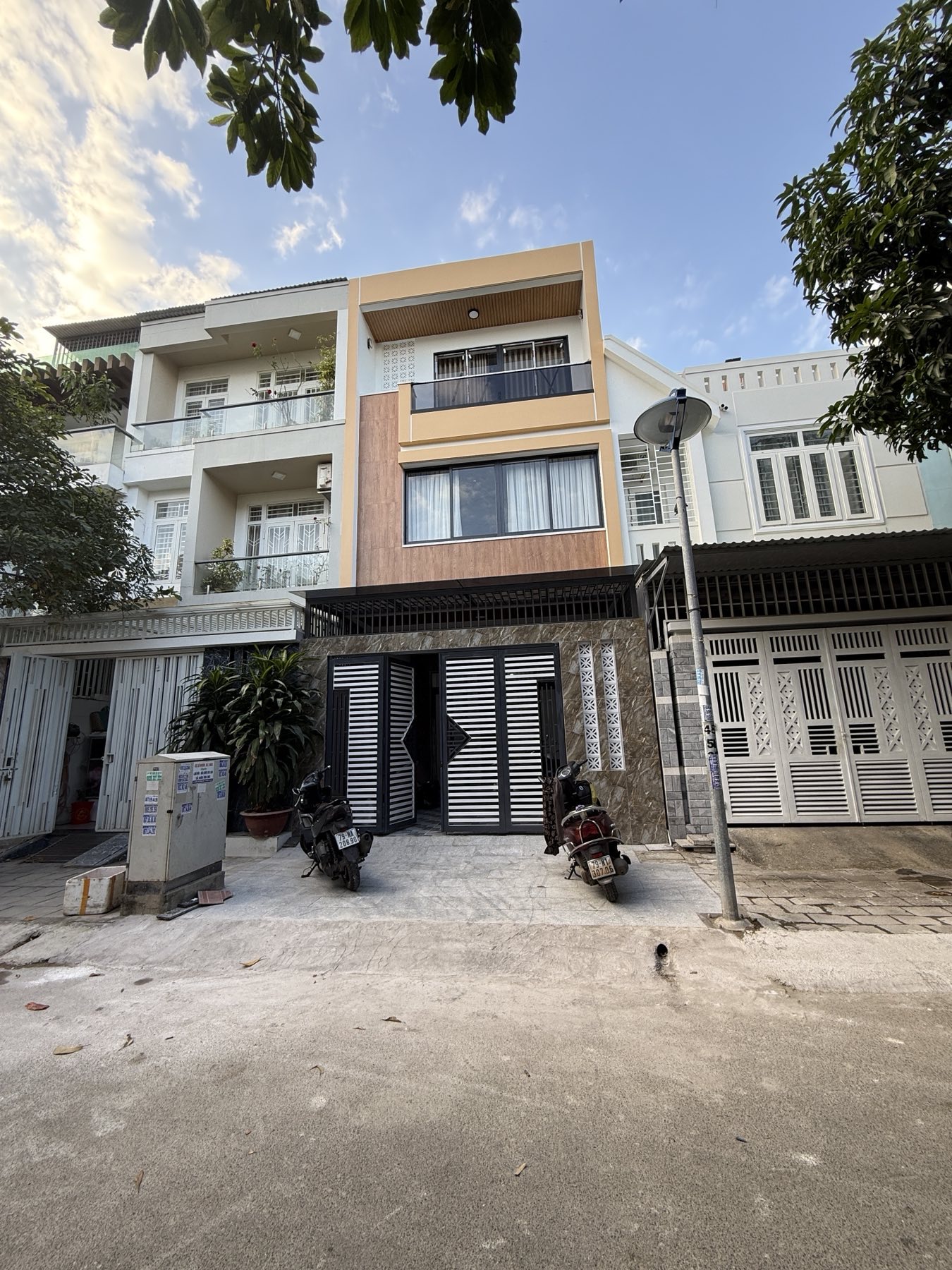 Bán nhà KDT Phước Long A, Nha Trang, có thang máy