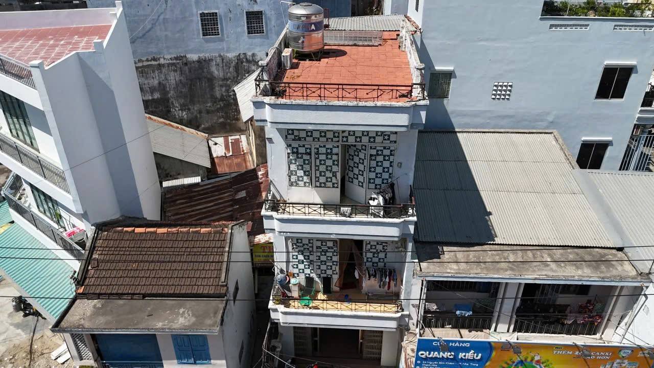 Bán nhà mặt đường Nguyễn Bỉnh Khiêm, Nha Trang, cách Biển 300m 11tỷ